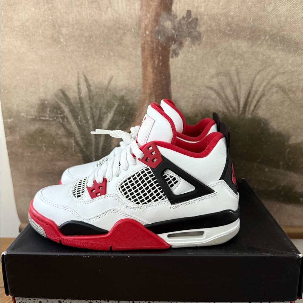 Size 4.5Y Jordan 4 fire red